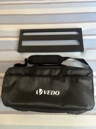 Pedalboard Vedo em liga de alumínio 50 x 30 x 4,5 cm, com bag