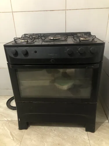 Vende-se Fogão 5 bocas da marca Fratello em excelente condições de uso.