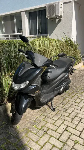 Yamaha fluo 2024 com 3mil km