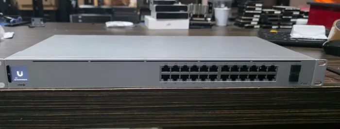 Switch Ubiquiti 24 Portas com 16 POE