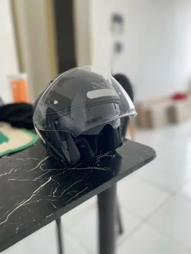 Capacete Norisk aberto
