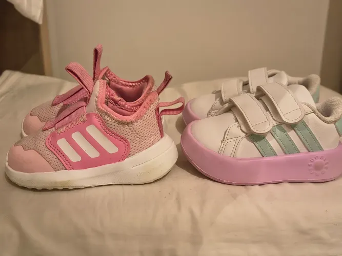 Tênis Adidas infantil ORIGINAL tamanho 17 menina (os dois juntos)