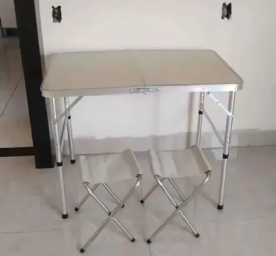 Mesa portátil e dobrável