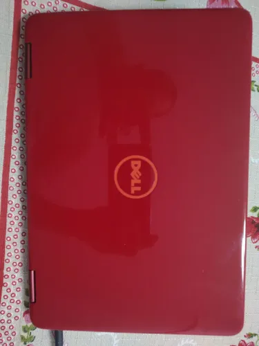 Notebook Dell Inspirion vermelho