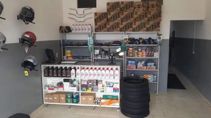 Casa de Peças de Moto e Oficina.