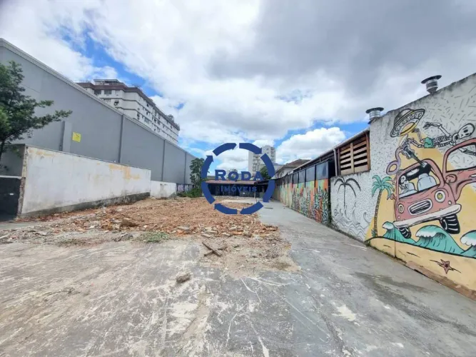 Terreno espaçoso para alugar no bairro do Boqueirão, em Santos, S.P