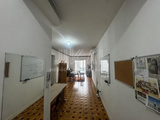 Apartamento à venda no Bom Retiro, 151 m², 3 dormitórios e 2 banheiros