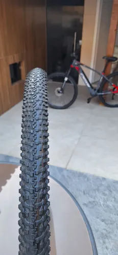 Pneu aro 29. Semi novo