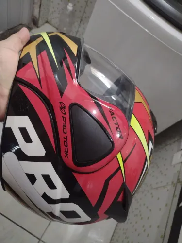 Capacete semi novo