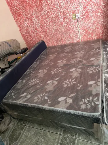 Cama box casal com colchão fixo