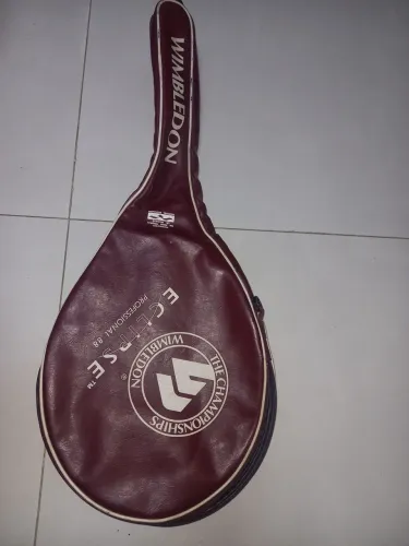 Capa de raquete de tênis antiga usada