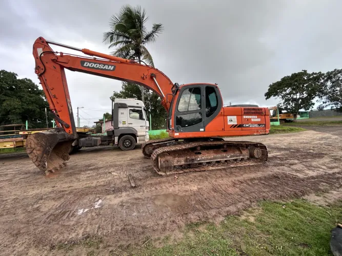 Escavadeira hidráulica doosan 225 Dx
