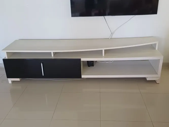 VENDO RACK DE CHÃO BRANCO E PRETO