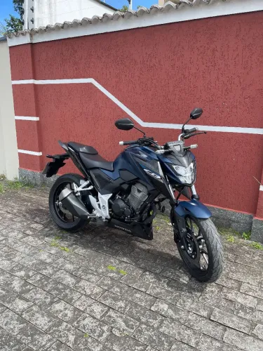 VENDO TWISTER CB300F 2025 UNICO DONO!