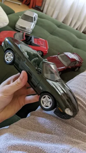 Carrinho Jaguar XK8 1:18 Maisto coleção