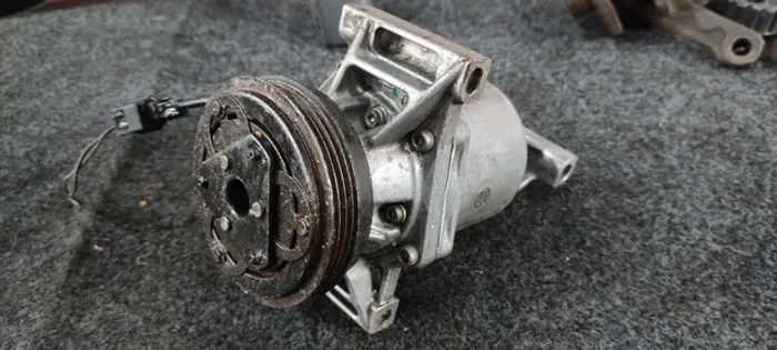 Compressor de Ar Renault Sandero/Logan 1.0 12v 3cc