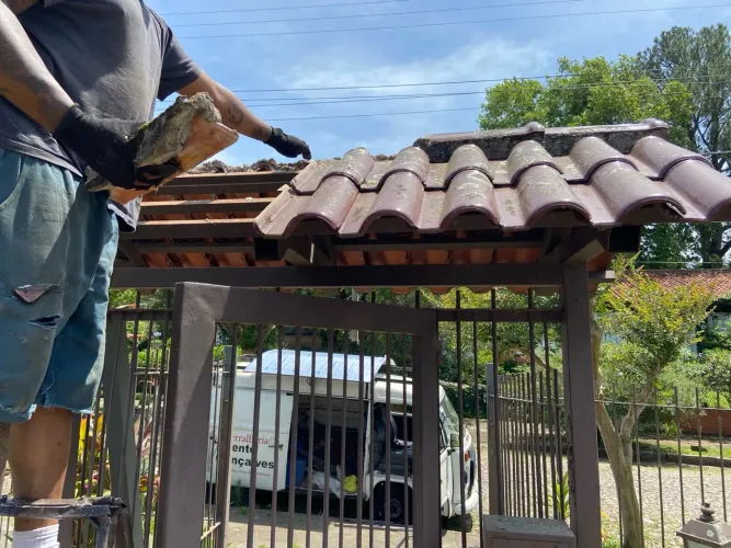 Telhado completo para porta de entrada