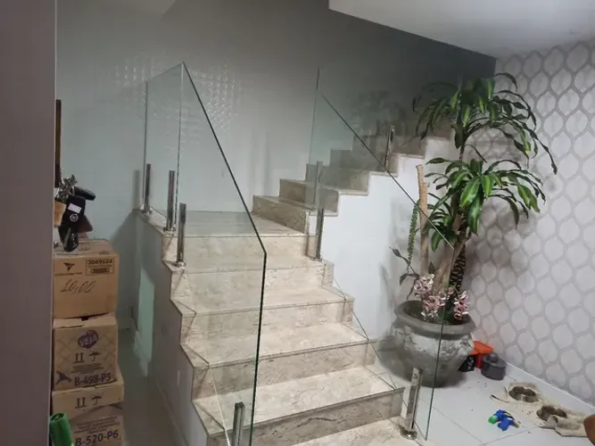 Corrimão em vidro temperado sob medida a partir de $1.100 o m²