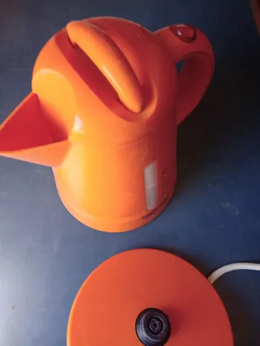 Garrafa elétrica Inglesa para fervura de água para chá ou café expresso
