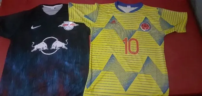 Kit Com 2 Camisas Tamanho P Red bull e Colômbia
