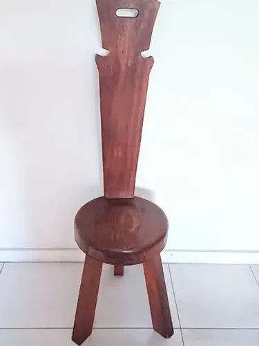 Cadeira Antiga em Madeira Nobre Vinhático Maciça. Valor por unidade.
