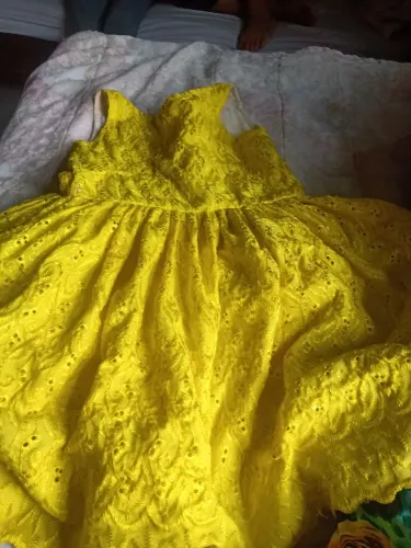 Vestido amarelo usado