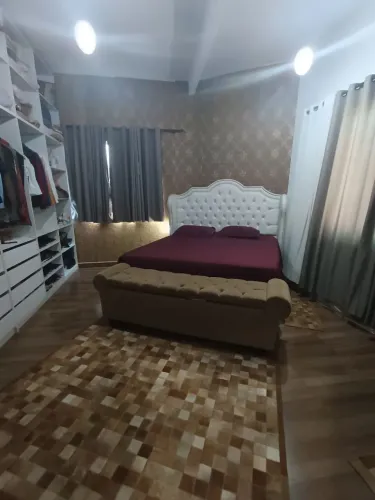 //2 casas e 1 ponto comercial na Compensa 