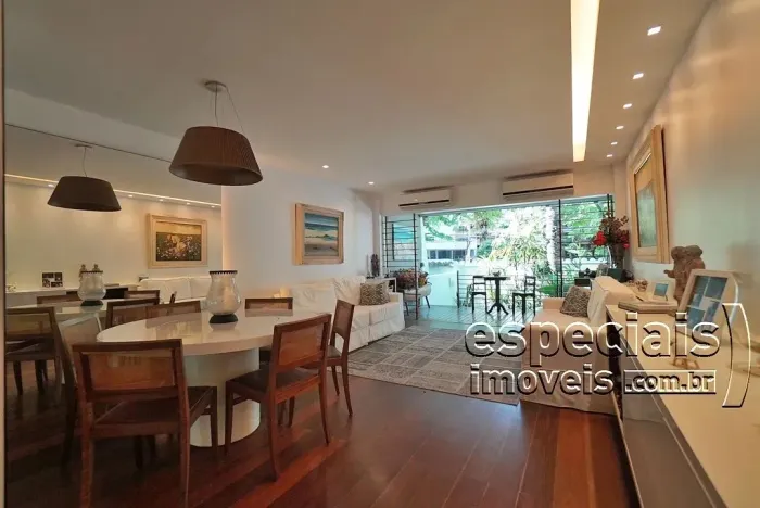 Casa à venda no Jardim Oceânico. Barra. Condomínio fechado.