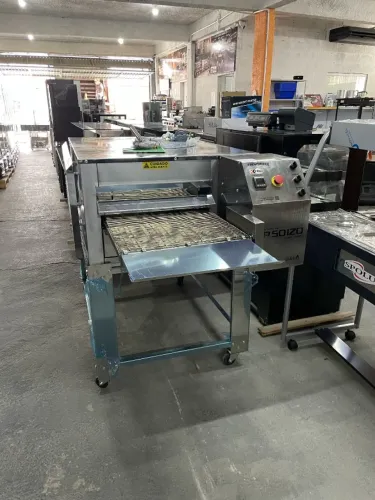 Forno esteira a gás para pizza e esfirra 50/120 com cavalete 