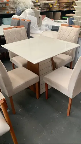 Mesa com 4 Cadeiras 0,90 X0,90 Última Unidade 