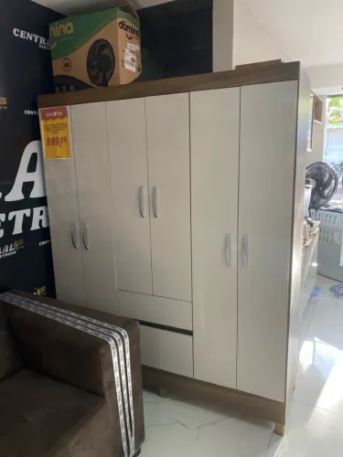 Guarda-Roupa Moderno com Design Elegante