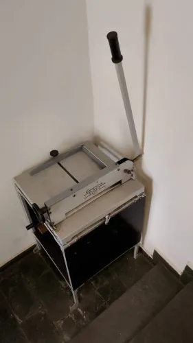 GUILHOTINA MANUAL 300FLS 43CM BOCA
