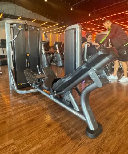 Life Fitness Glute Drive - Máquina de Elevação Pélvica (Glúteo)