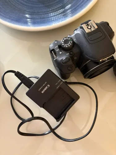 Cânon EOS 700D EM BOM ESTADO