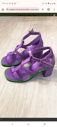 Sandália Joan Boutique. (Uva)