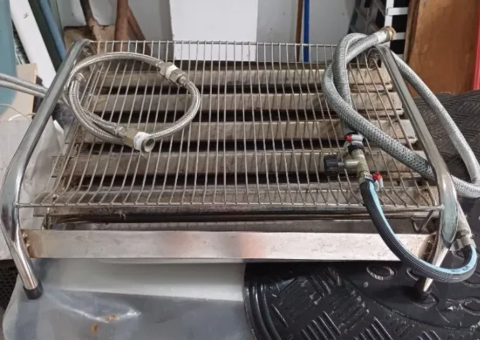 Churrasqueira de Alumínio à gás Semi-Nova