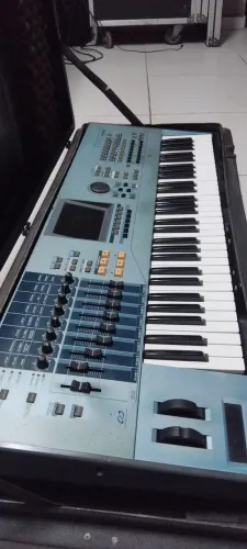 Teclado Motif XS6