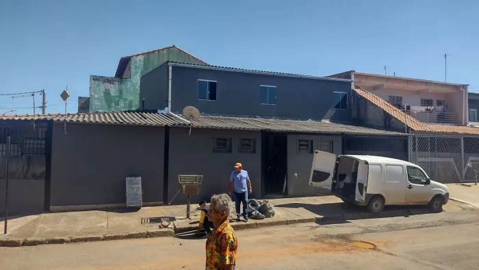 Prédio inteiro à venda 402 recanto das emas,