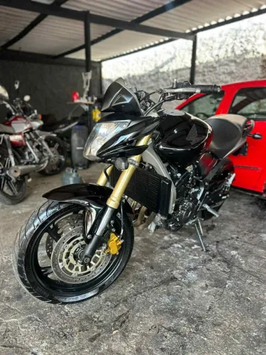 HORNET 600F MUITO CONSERVADA 