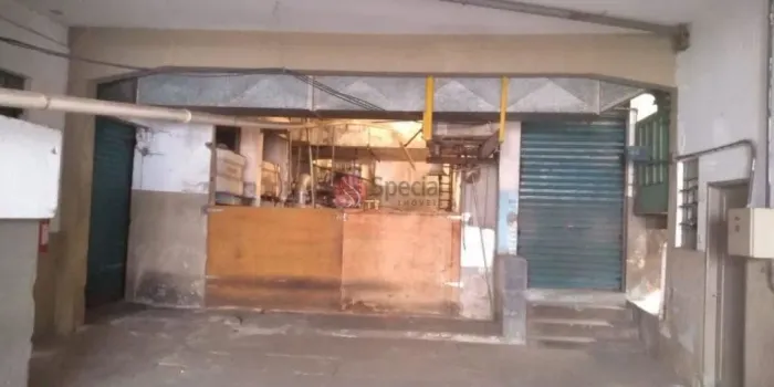 Galpão na Vila Marieta com 1778 metros, próximo ao Carrefour da Penha.