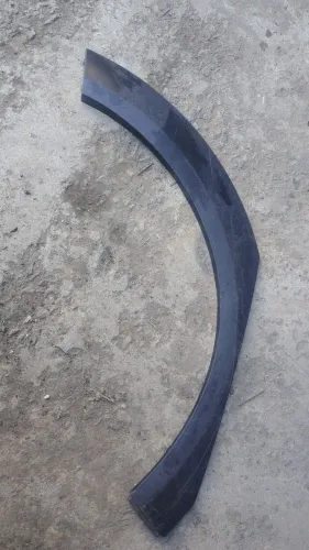 Moldura paralama up traseira direita 