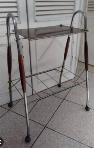 Mesa de televisão antiga
