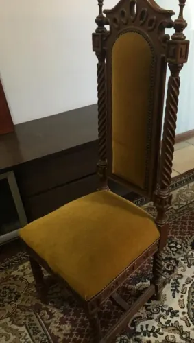 Cadeira de Madeira Clássica antiga- Estilo Antigo