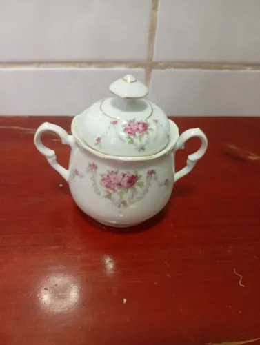 Açucareiro de porcelana com rosas(Schmidt)