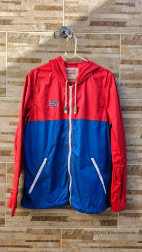 Casaco de nylon Levi's, vermelho e azul tamanho M