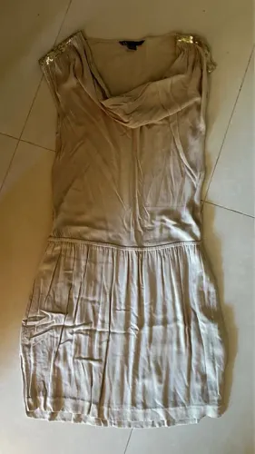 Vestido Bege tam M com Detalhe em Dourado em santa cruz do sul