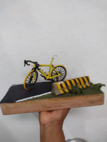 DIORAMA DE BICICLETA