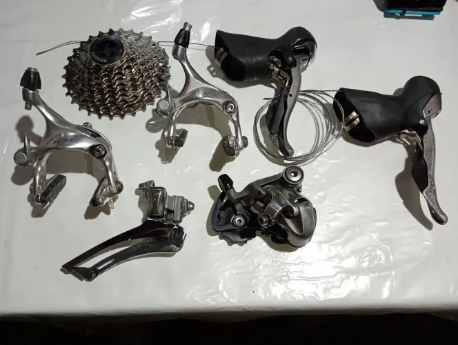 Grupo Shimano 105. 10 velocidades série 5700