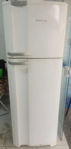 Vendo Geladeira Electrolux frost free