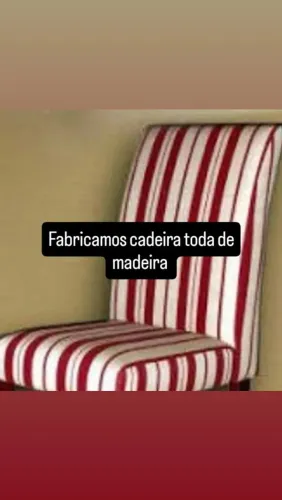 Cadeira de madeira estofada